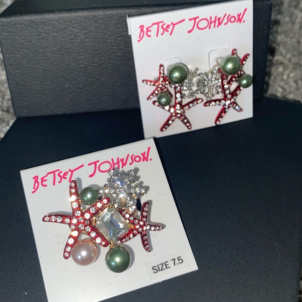 NWT Betsey Johnson Christmas Starfish, Gems & Pearls set, earrings and ring